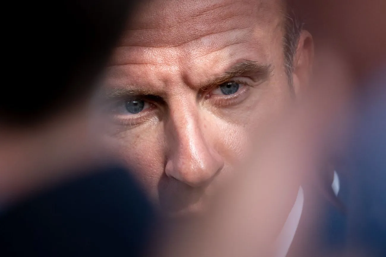 Новий уряд Франції зіткнувся з погрозами вотуму недовіри від опозиції