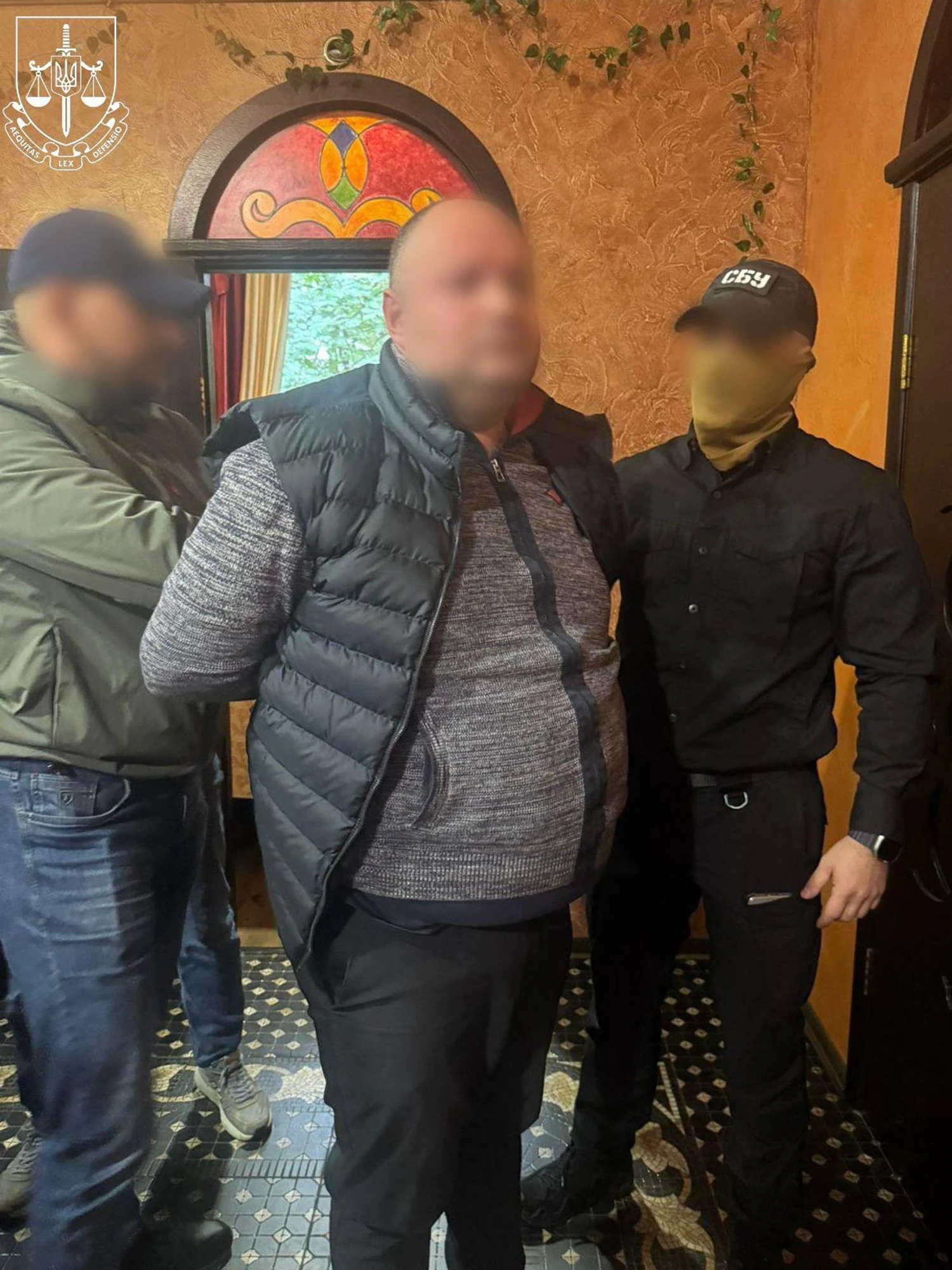 Зняття з розшуку та виключення з військового обліку за 20 тис. доларів: затримано посадовця Міністерства юстиції