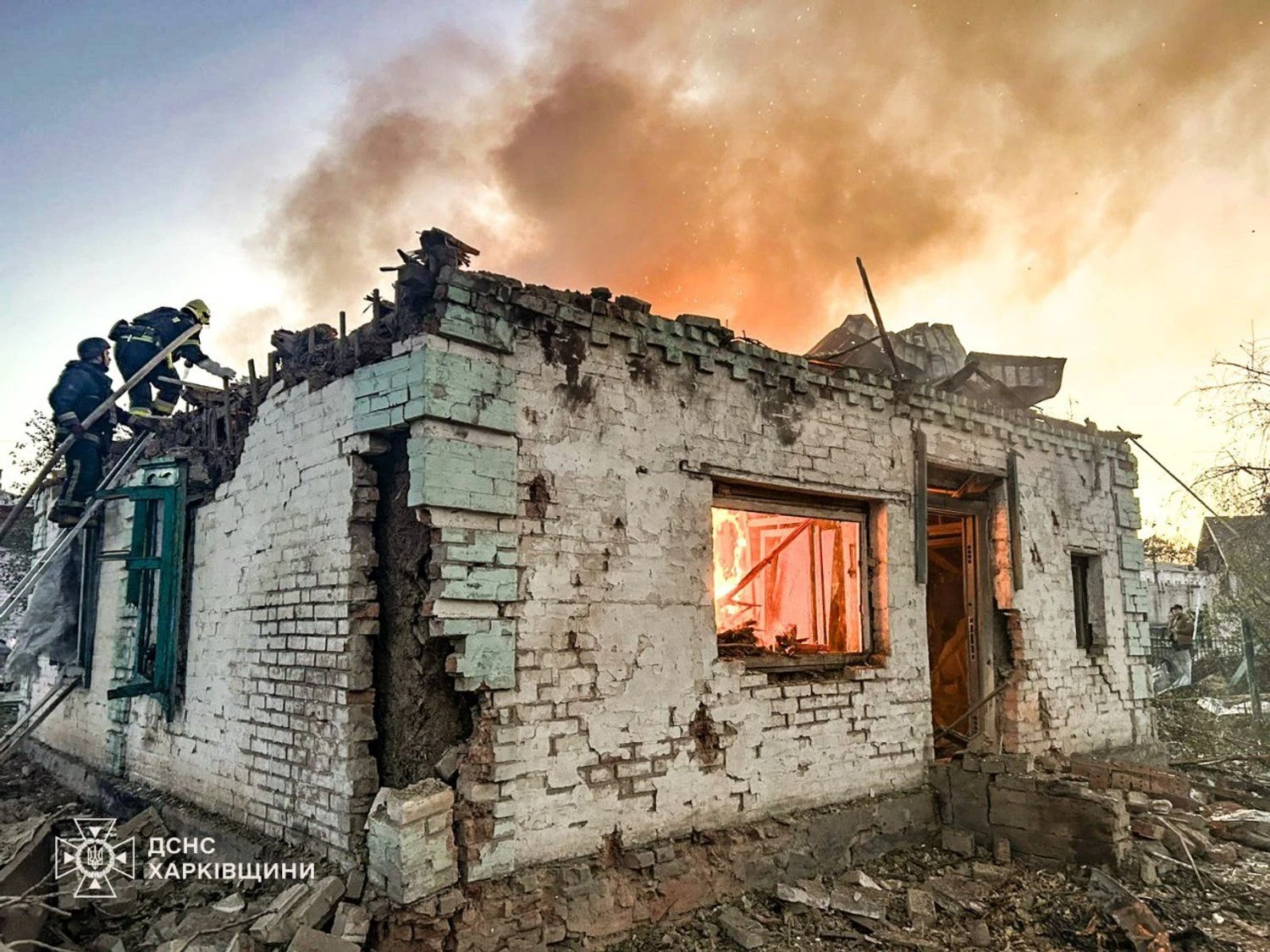 Росіяни атакували Харківщину: КАБ зруйнував житловий сектор у Лозовій, 6 постраждалих
