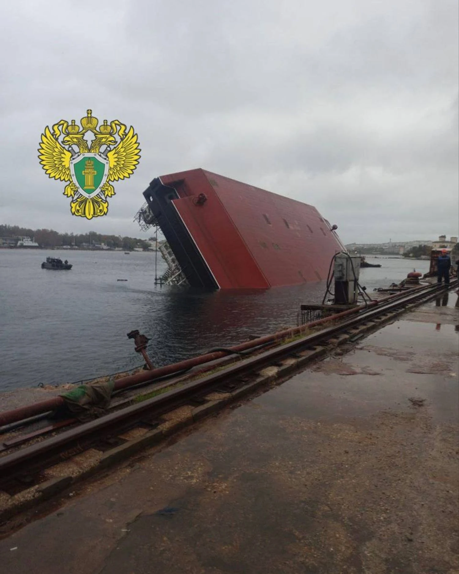 В окупованому Криму перекинувся плавкран: двоє загиблих, 20 постраждалих