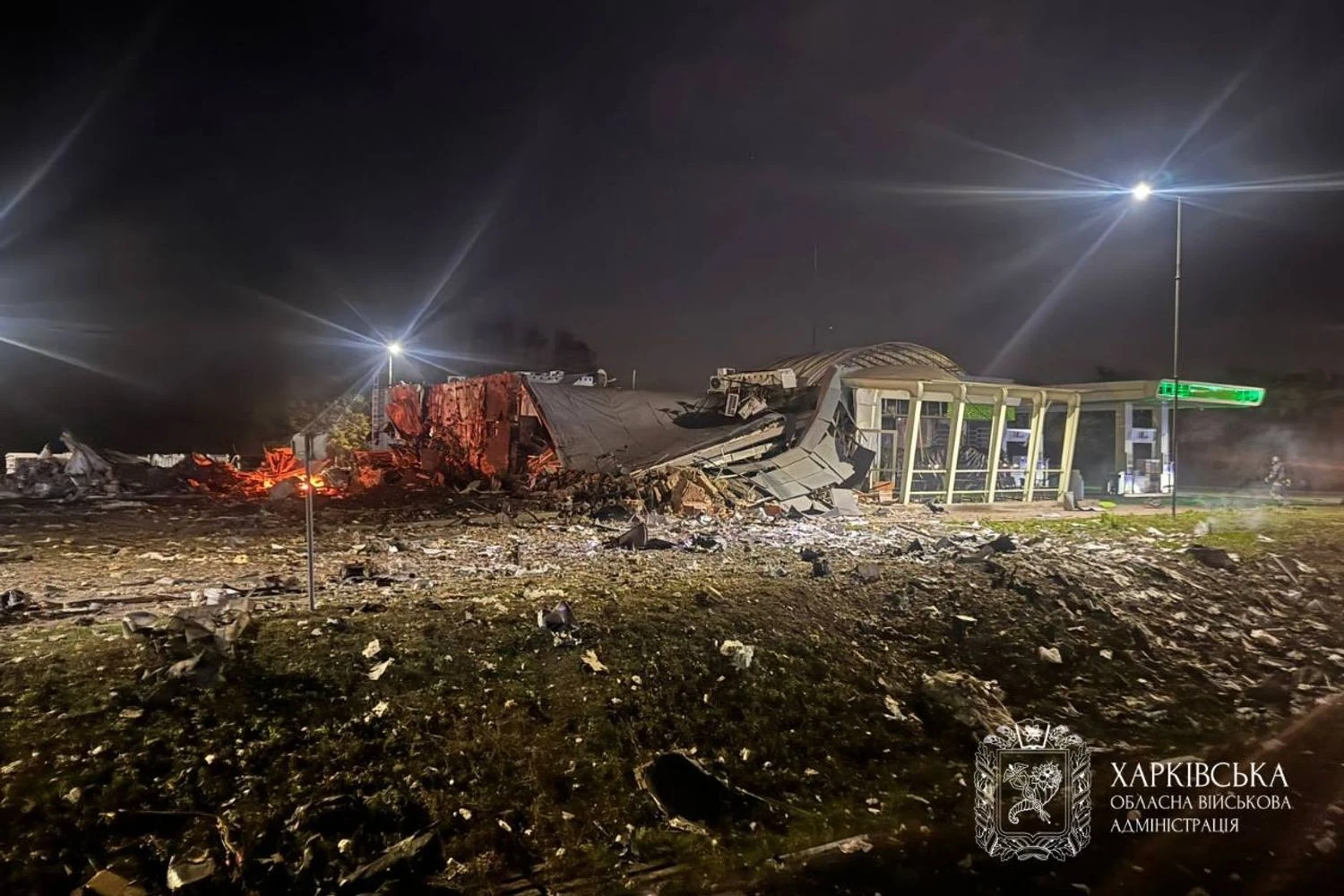 росіяни зруйнували КАБами заправку під Харковом: є постраждалі