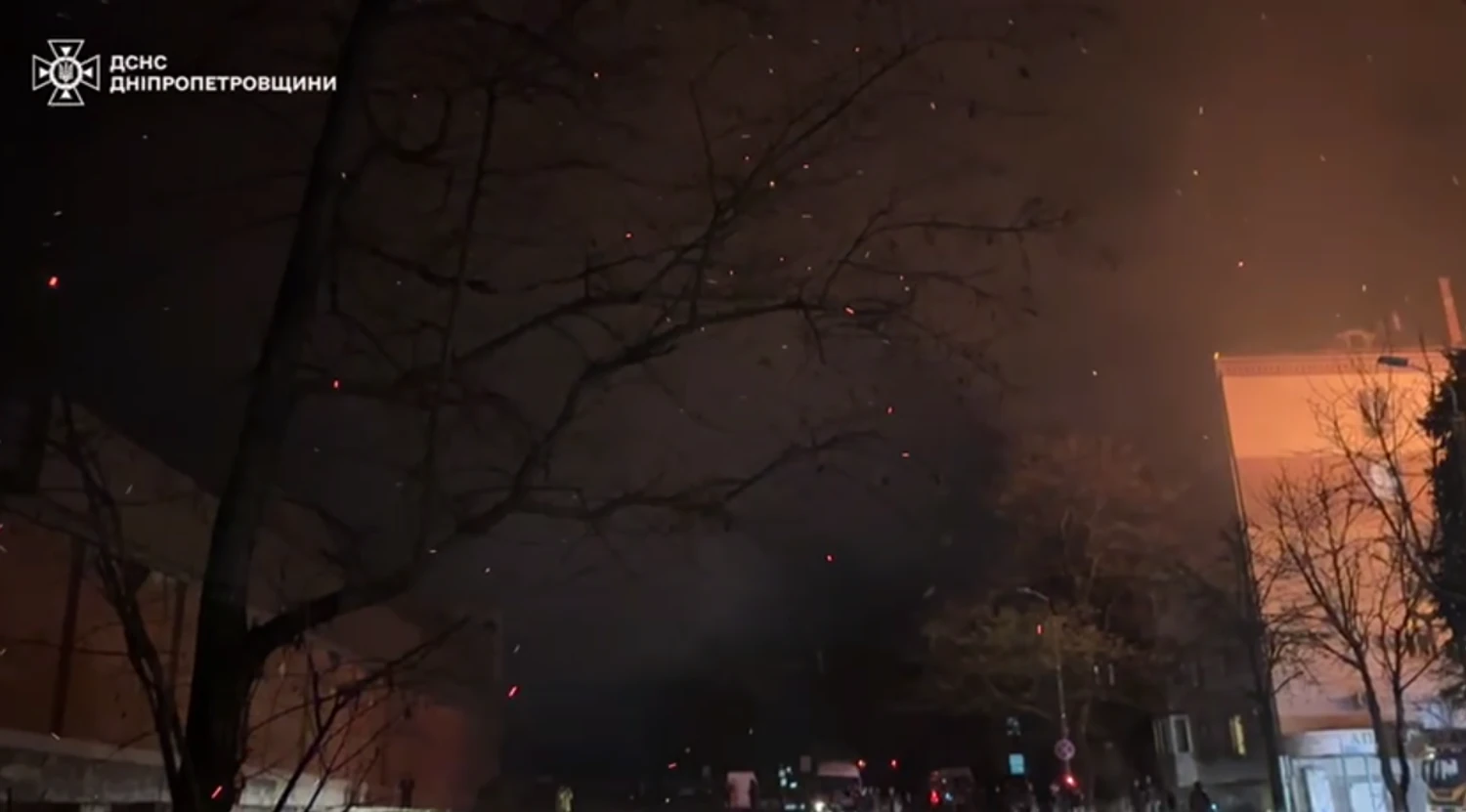 рф атакувала залізницю: на Харківщині постраждав залізничник, пошкоджено депо, ремонтний цех і вокзал у Дніпрі