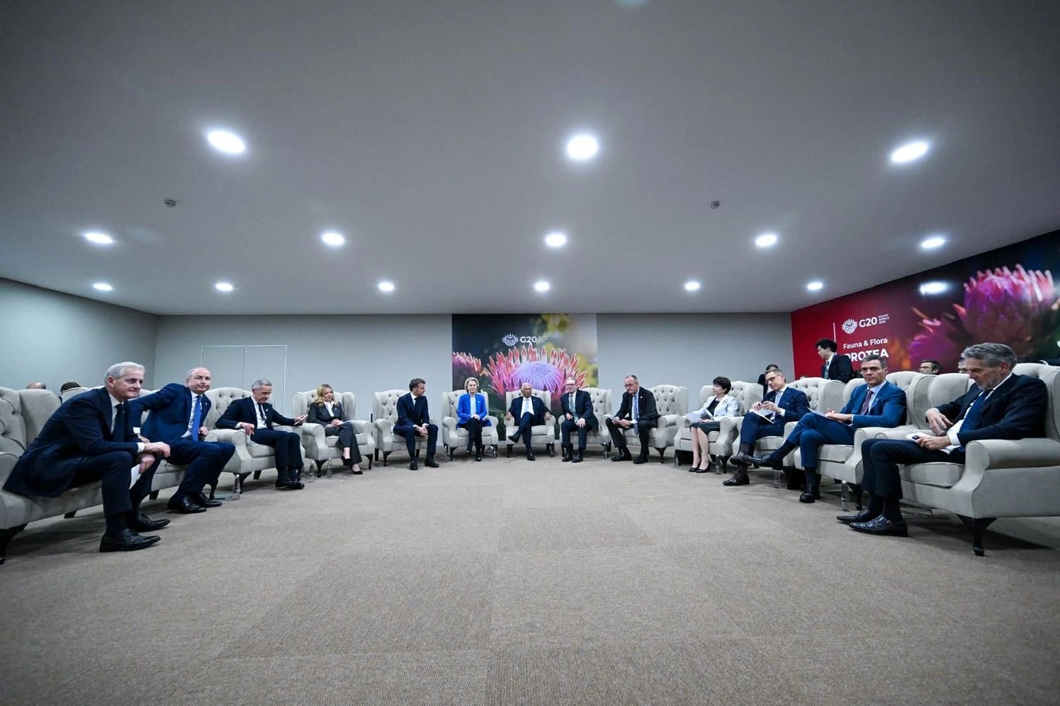 Лідери ЄС у понеділок проведуть спецзустріч щодо мирного плану США для України - Кошта