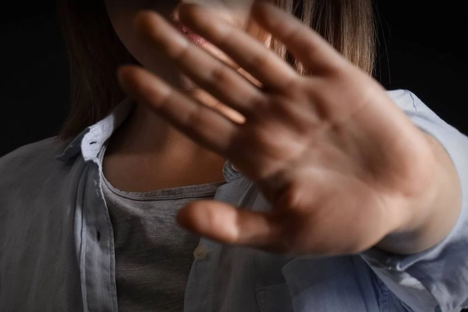 Група підлітків побила та принижувала 14-річну дівчину на камеру, відкрито провадження - прокуратура