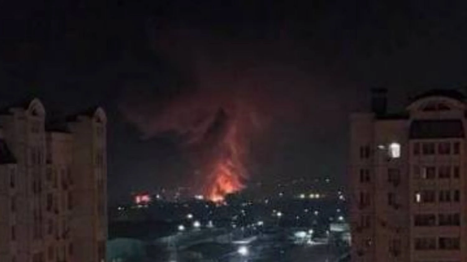 російський ростов атаковано дронами: під атакою резервуари нафтопродуктів, місцева ППО уразила житлові будинки – ЗМІ