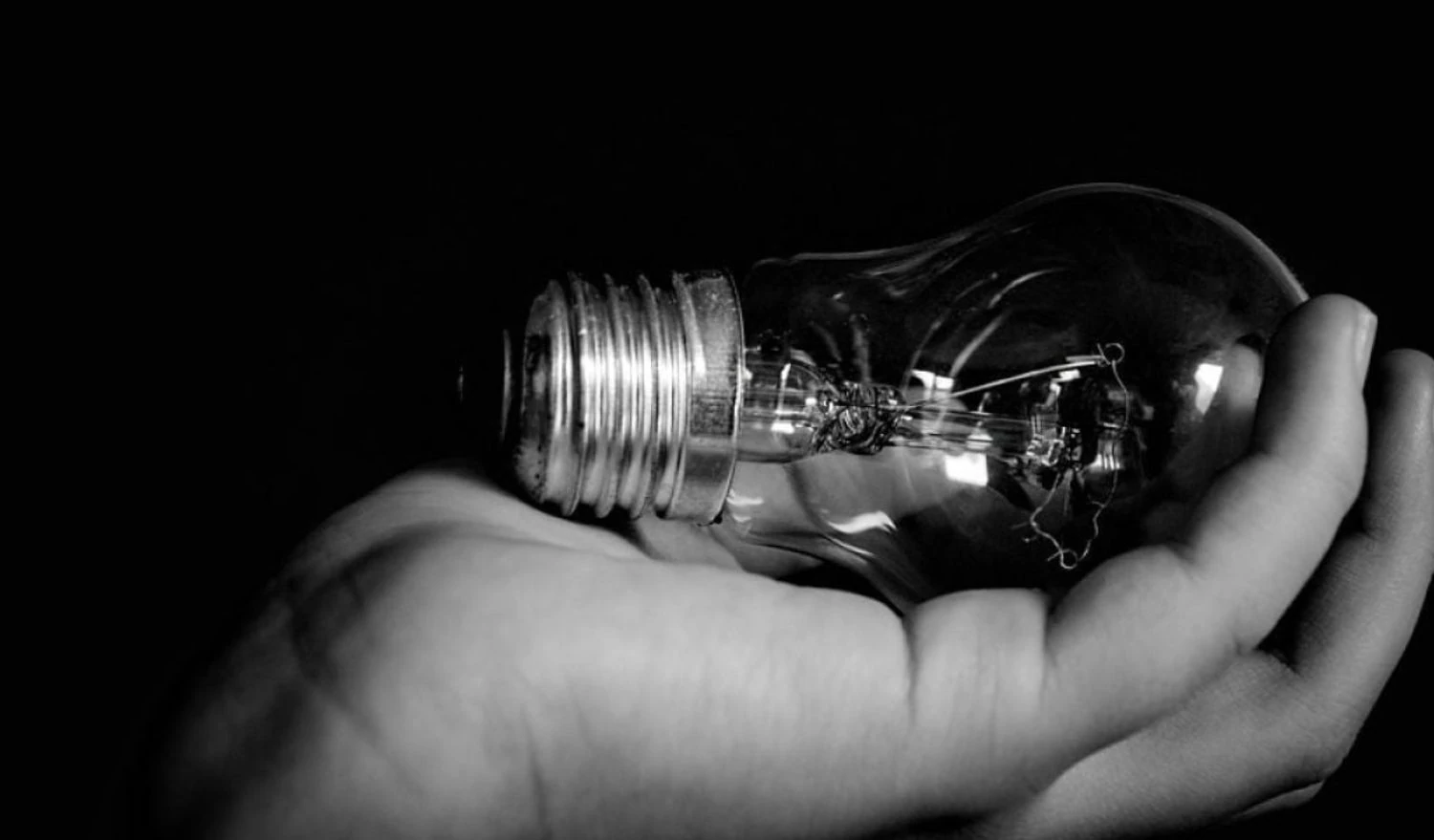 Завтра по всій Україні вимикають світло: що кажуть в Укренерго