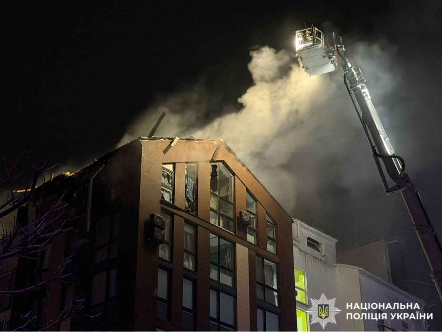 Трагічна ніч на Київщині: 4-річну дитину винесли з охопленої вогнем квартири, а мати з чоловіком загинули через атаку рф