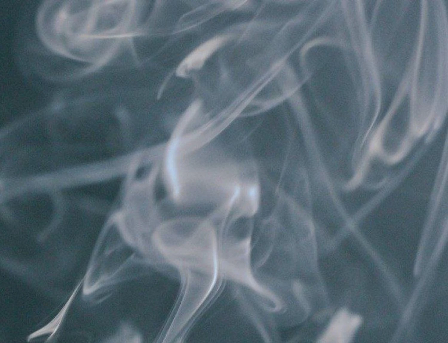 Двоє жителів Рівненщини потрапили до реанімації через чадний газ