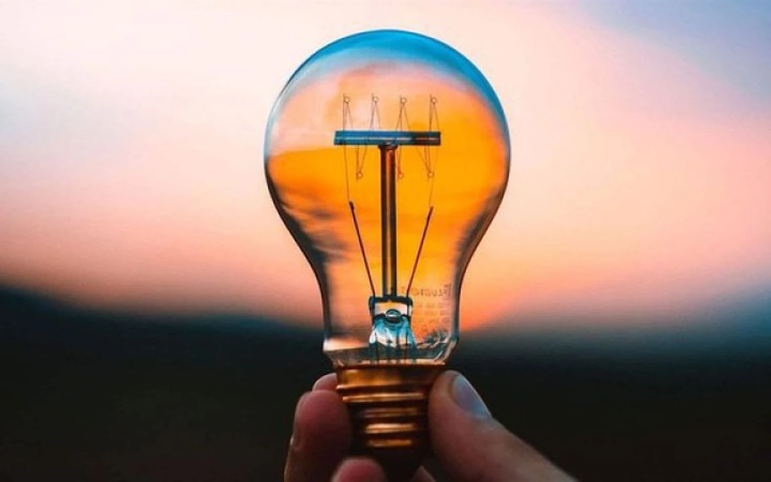 Після ворожих обстрілів є знеструмлення у 3 областях, досі складно на Київщині й Одещині, є аварійні відключення - Міненерго