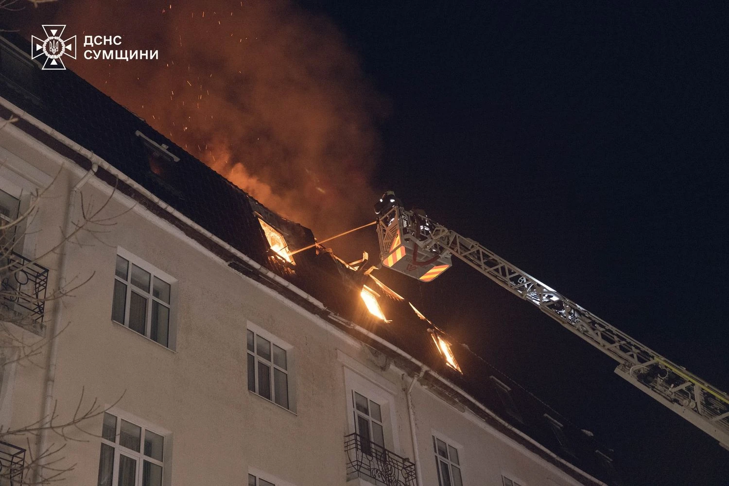 росіяни атакували готель у Сумах, повторно вдарили під час гасіння пожежі