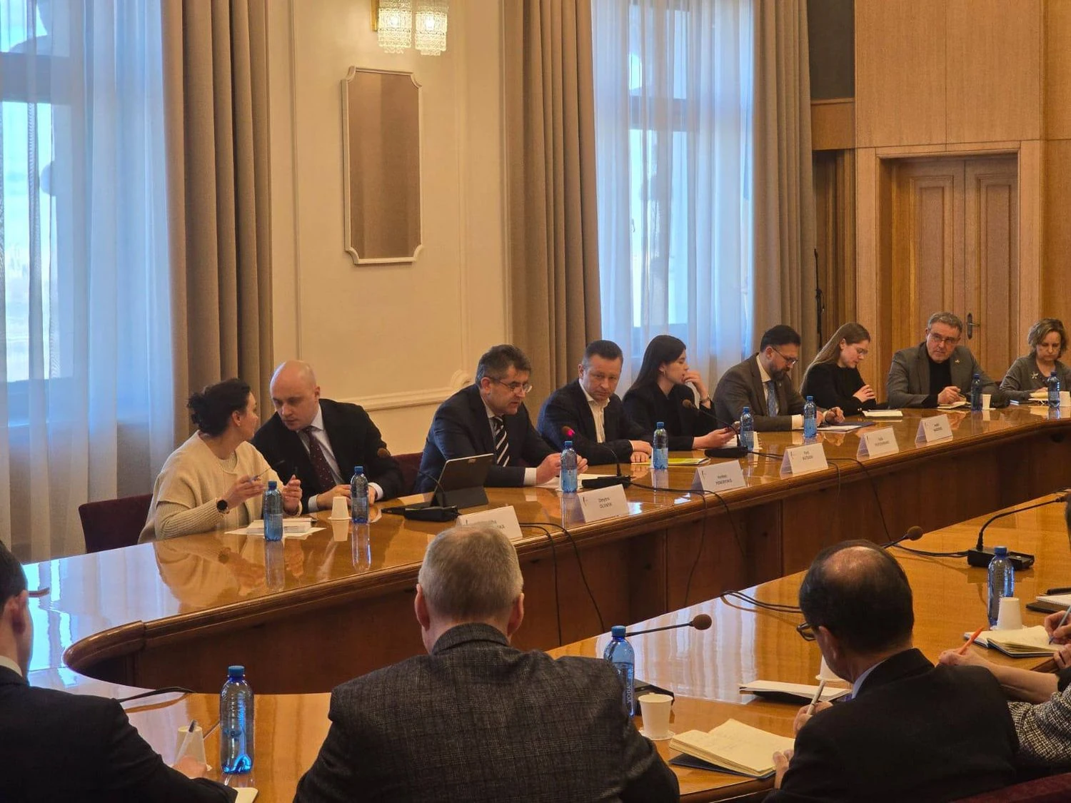 Україна поінформувала дипломатів ЄС про затримання українських інкасаторів в Угорщині