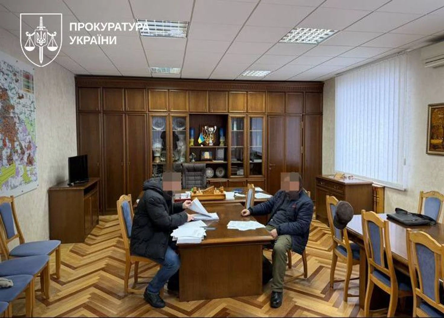 На Житомирщині викрили службовців, які намагалися підробити документи для незаконної рубки 178 сосен