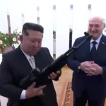 лукашенко подарував Кім Чен Ину автомат і підписав