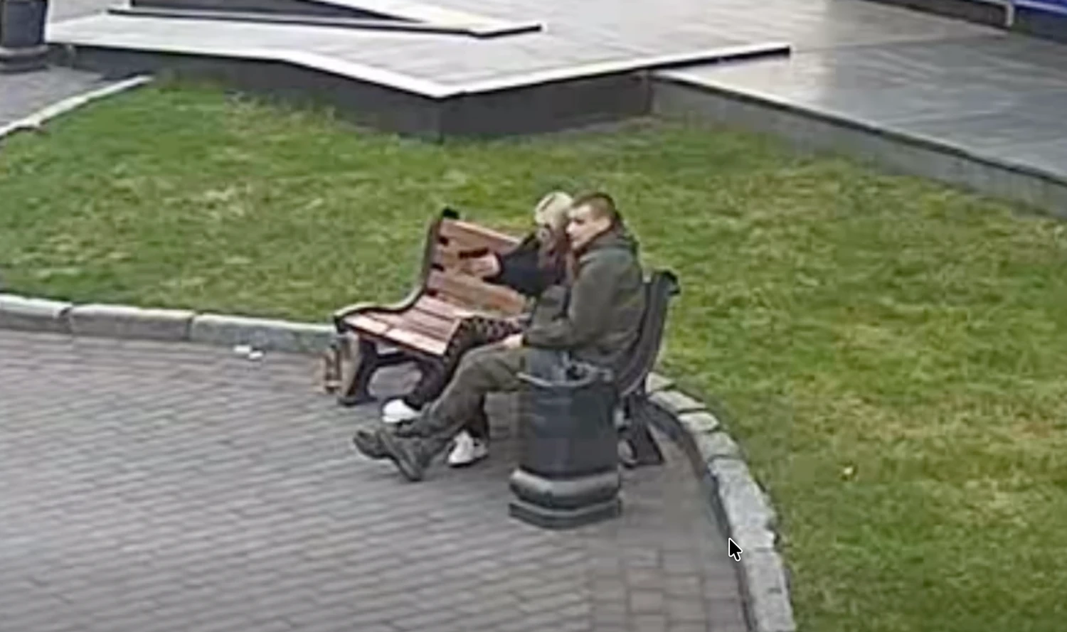 У Луцьку дівчина влаштувала стрілянину, одна з куль влучила у тролейбус