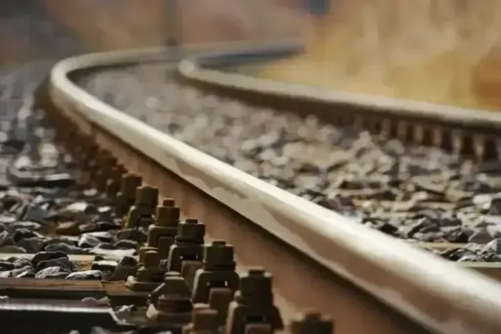 росіяни атакували залізницю на Миколаївщині, є пошкодження і затримки поїздів