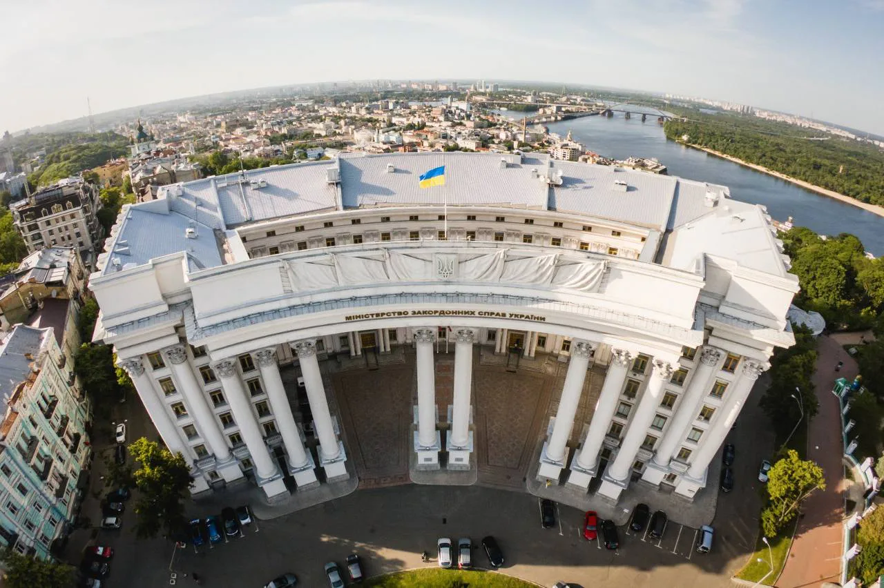 Будівля МЗС України вперше з часів Другої світової постраждала від обстрілу – Сибіга