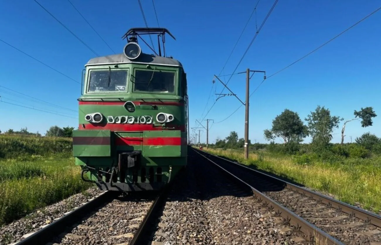 На Львівщині вантажний потяг на смерть збив 19-річного хлопця