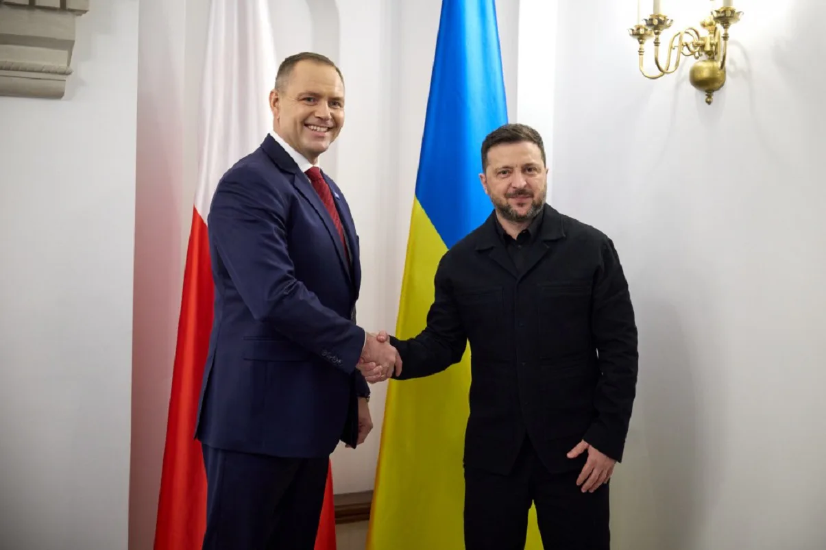 Маємо бути конструктивними і делікатними - Зеленський про зустріч з Навроцьким на саміті НАТО