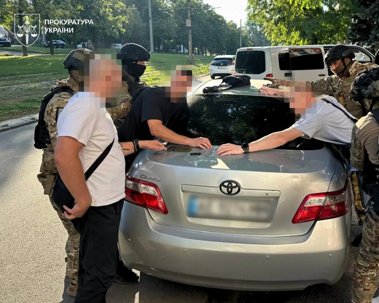У Дніпрі напали на волонтера й викрали $11 тис. для авто ЗСУ - трьом чоловікам повідомили про підозру