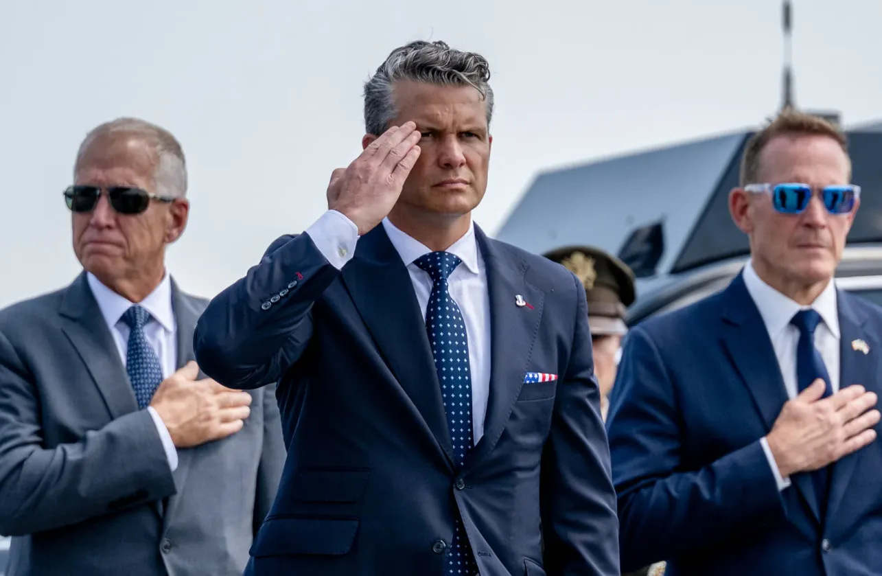 Хегсет закликав Британію провести саміт щодо Ормузької протоки наступного тижня