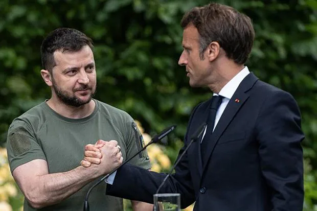 “Звісно ні” - Зеленський відповів, чи вживав з Макроном кокаїн